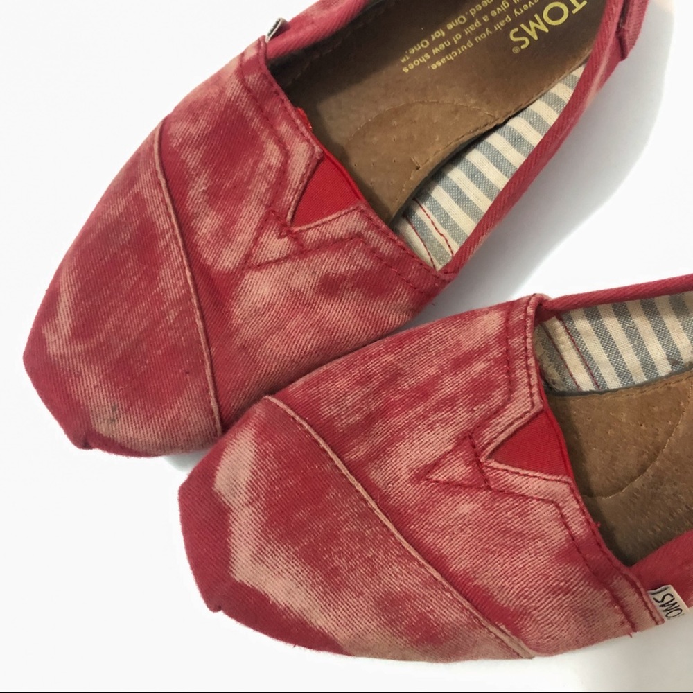 TOMS alpagata canvas loafers in distressed red